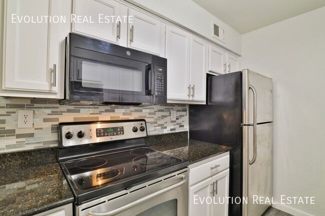 Building Photo - 5995 N 78th St