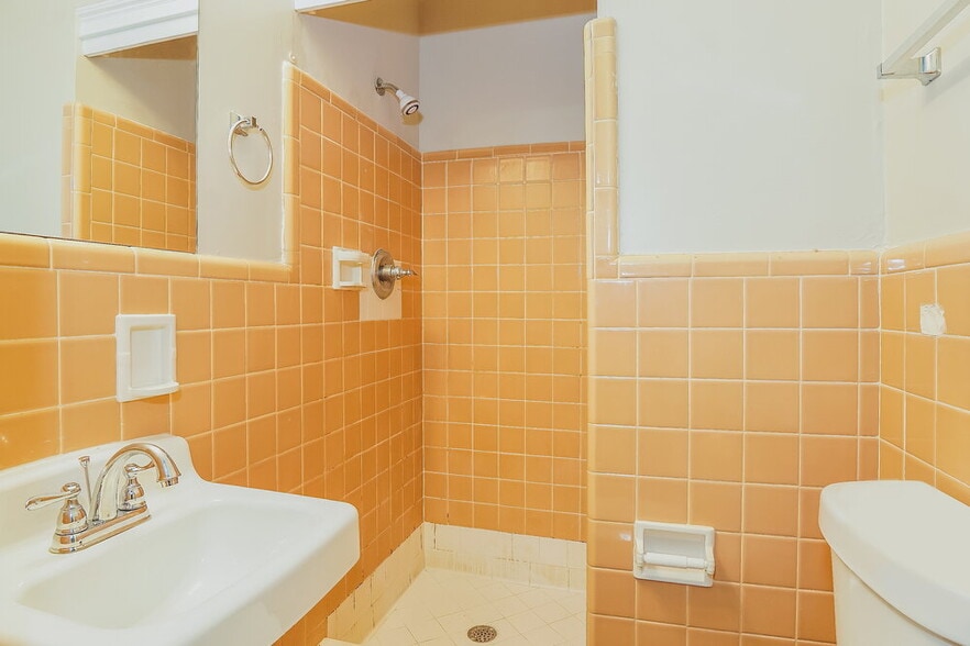 Building Photo - 752 Barclay Ln