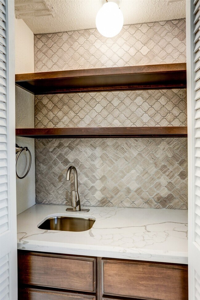 Building Photo - 1881 Bering Dr