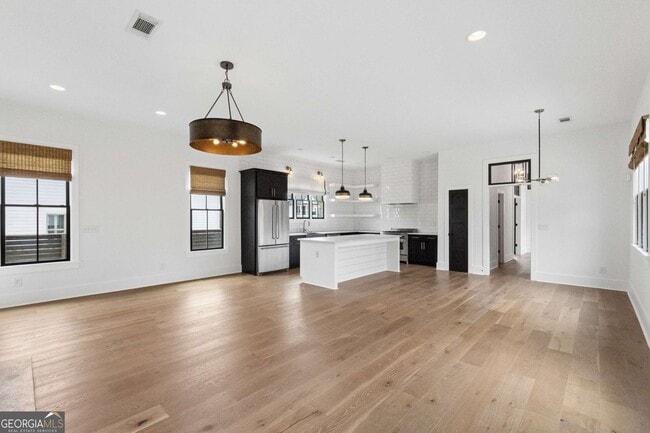 Building Photo - 98 Middle St