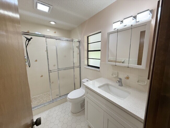 Building Photo - 6203 Emerson Dr