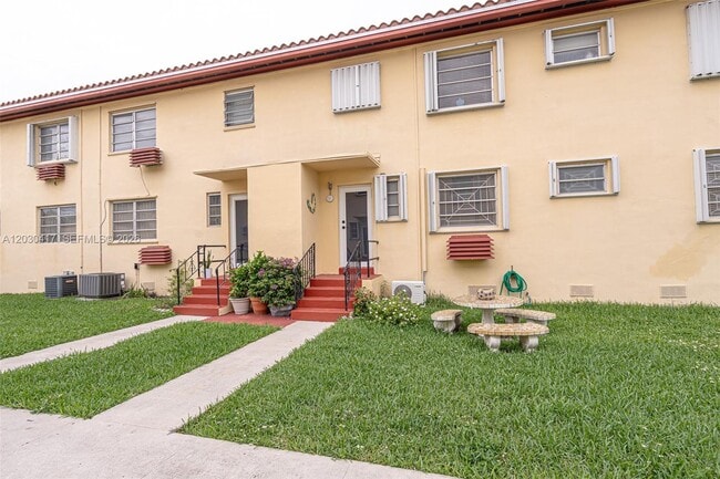 Building Photo - 637 SW 11th St