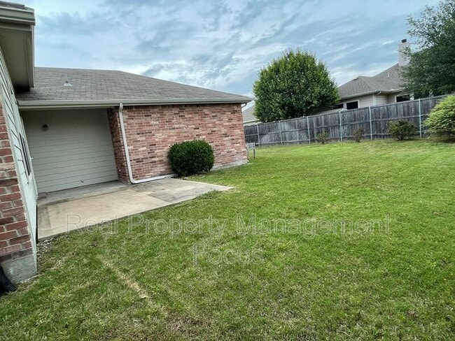 Building Photo - 1004 Trickham Dr