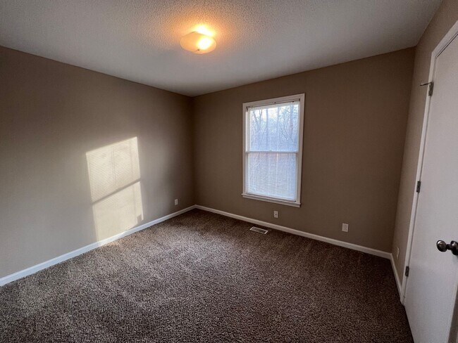 Building Photo - 474 Ginkgo Dr