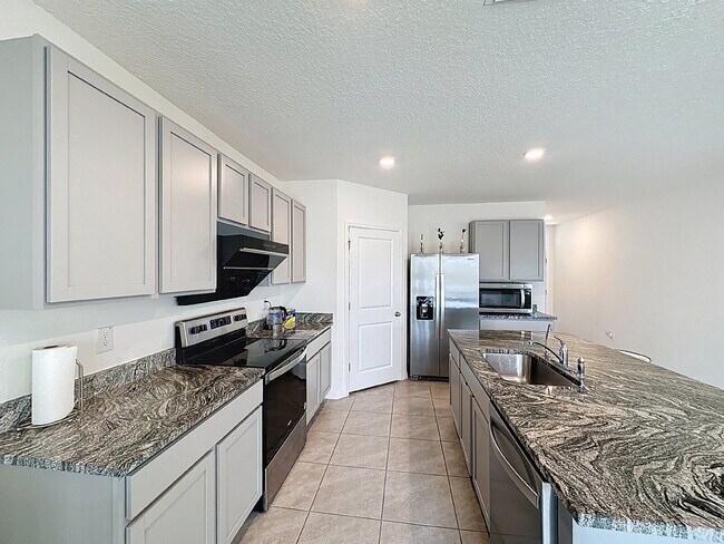 Building Photo - 8379 Ender Hls Dr