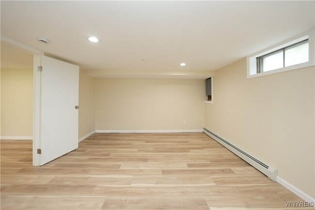 Building Photo - 100 Bridle Ln