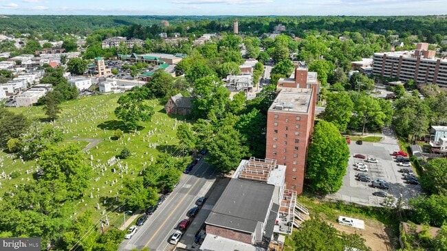 Building Photo - 3921 Roland Ave