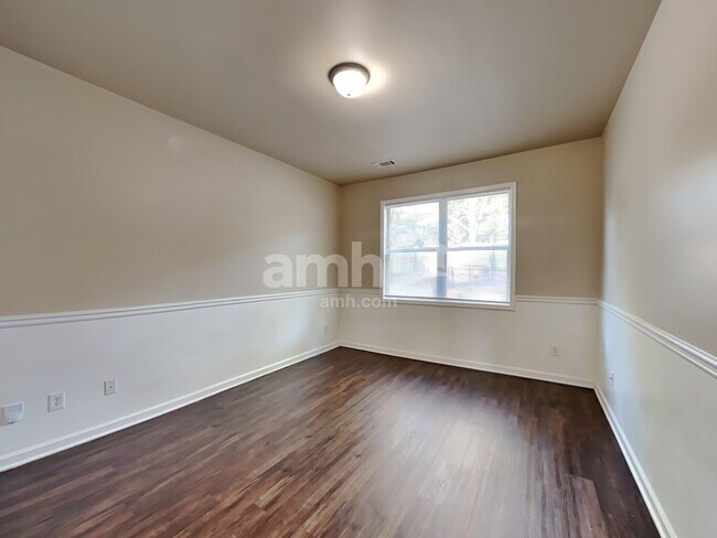 Building Photo - 748 York View Dr