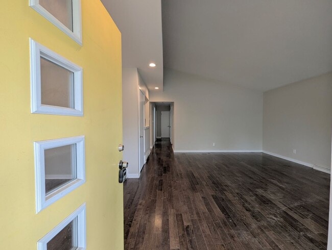 Building Photo - Elevated Living in University City