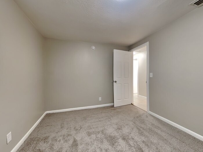 Building Photo - 7047 Sonora Dr N