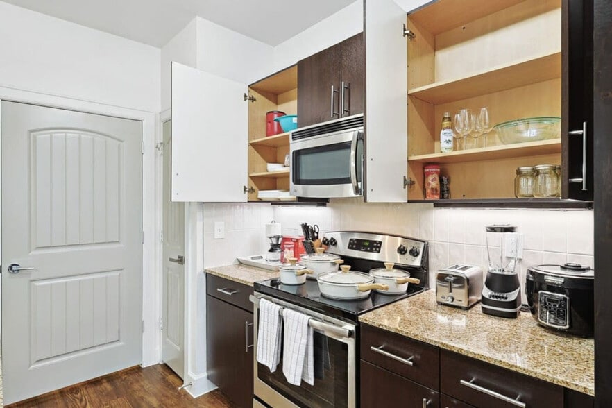 Building Photo - 5445 Town and Country Blvd