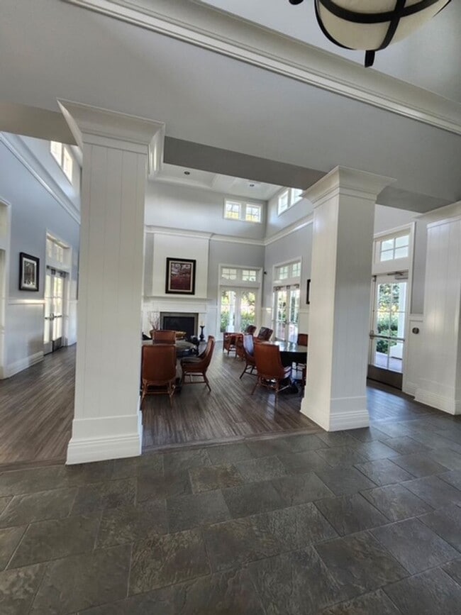 Building Photo - Beautiful Tri-level in Irvine!