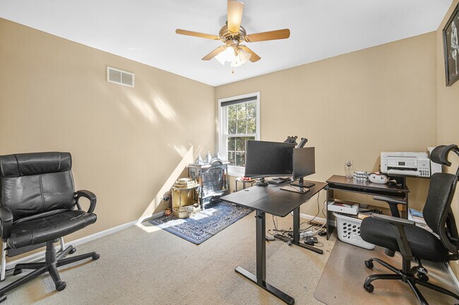 Building Photo - 436 W Parkside Dr