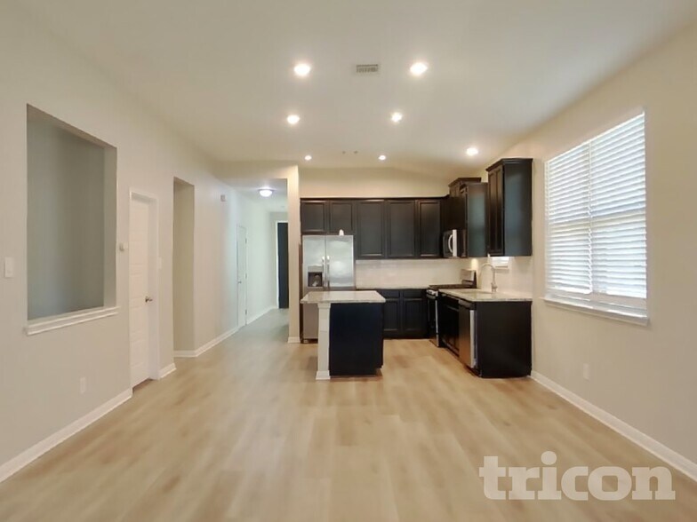 Building Photo - 3119 Gilbert Garden