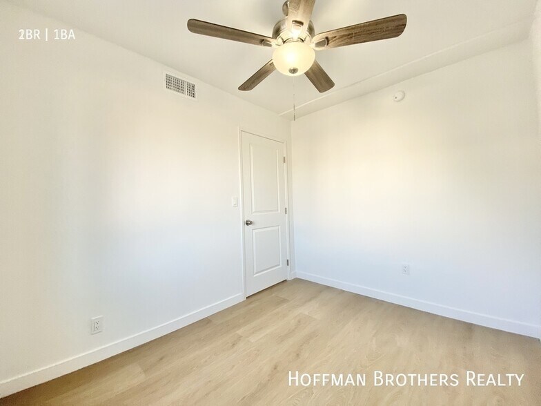 Building Photo - 7441 Hazeltine Ave