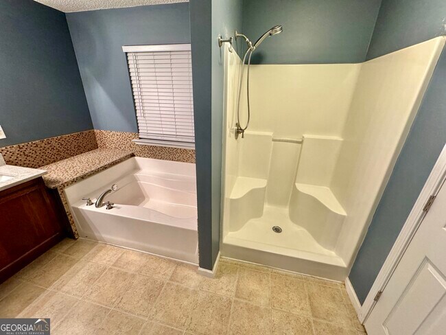 Building Photo - 322 Clover Brook Dr