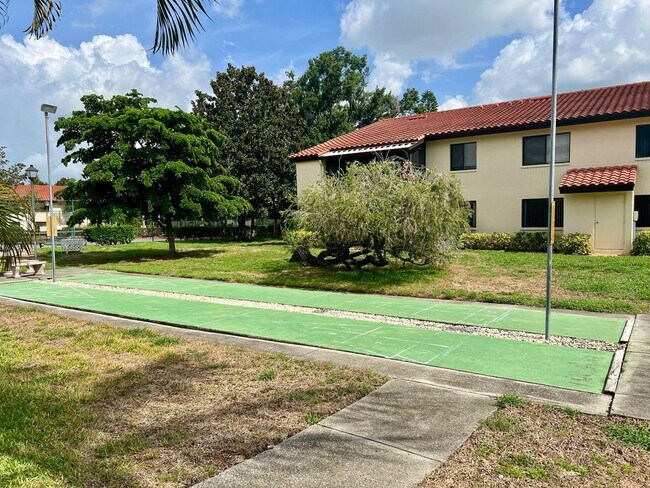 Building Photo - Move-In Ready 1-bed, 1-bath, Sarasota Condo off University Pkwy for rent!