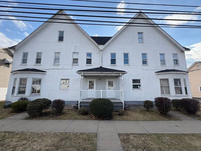 Building Photo - 746-748 River Street