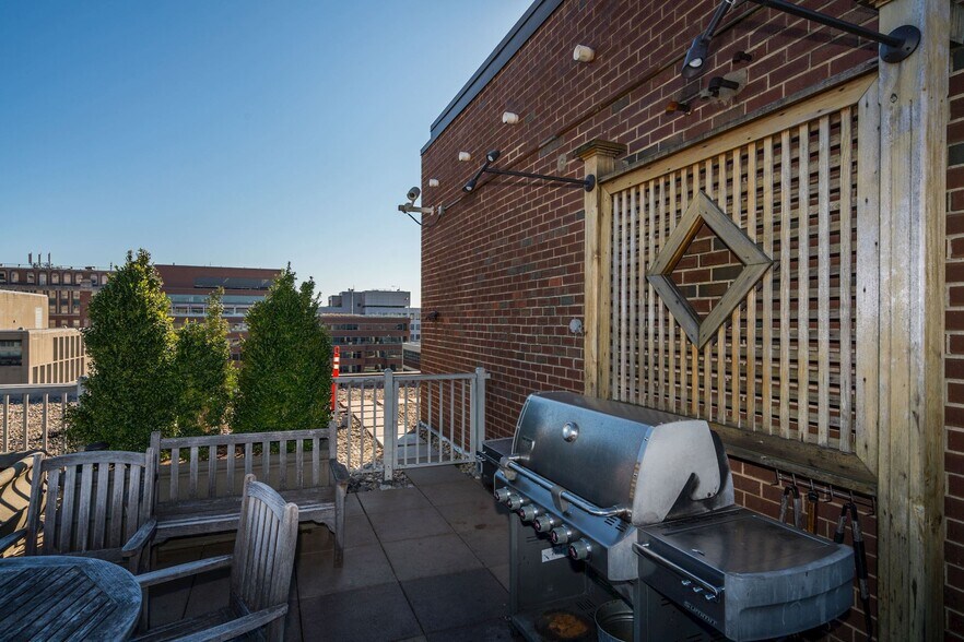 Building Photo - 1301 20th St NW