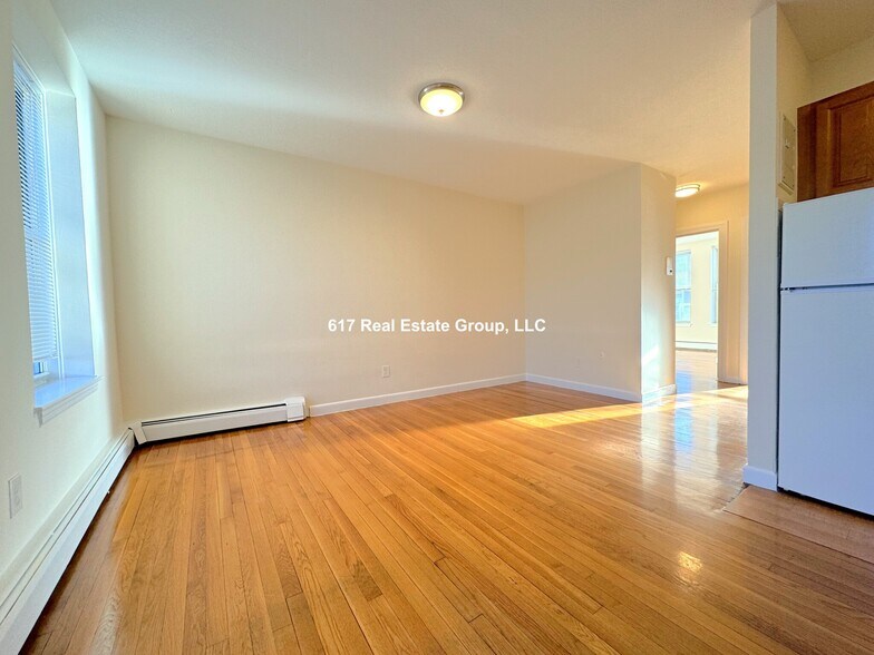 Building Photo - 172 N Beacon St