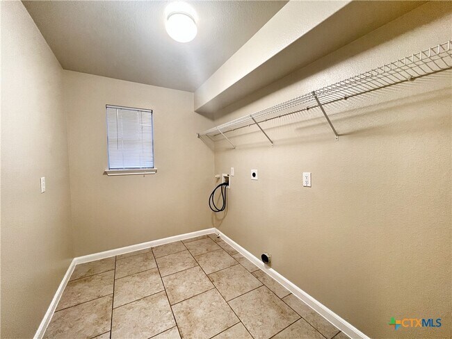 Building Photo - 364 Starling Creek