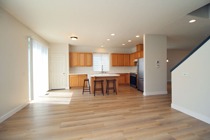 Building Photo - 15542 SE Thornbridge Dr