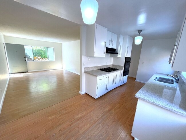 Building Photo - Newly Remodeled 3BD/1.5BA Duplex in Culver City!