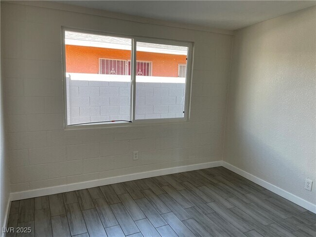 Building Photo - 2107 Statz St
