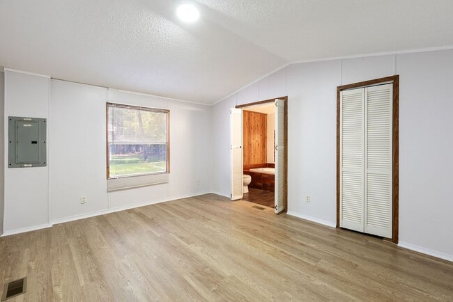 Building Photo - 13173 S Lee Shore Dr