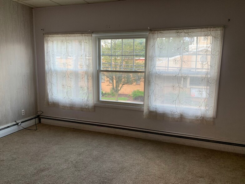 Building Photo - 814 Green Ridge St