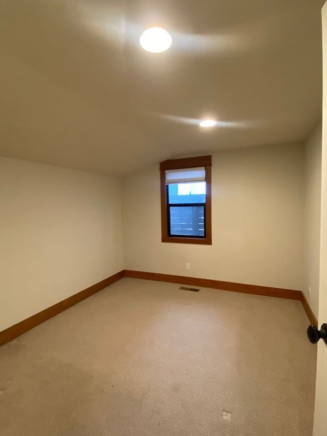 Building Photo - *Unfurnished* Charming, updated and walkable west side 3 BR + den/office