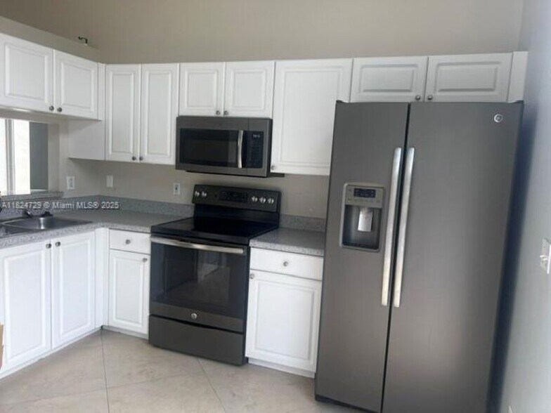 Building Photo - 14909 SW 50th Ct