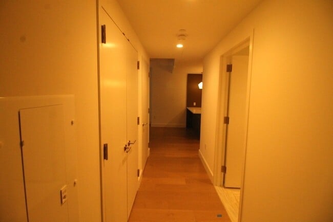 Building Photo - 100 Lovejoy Pl