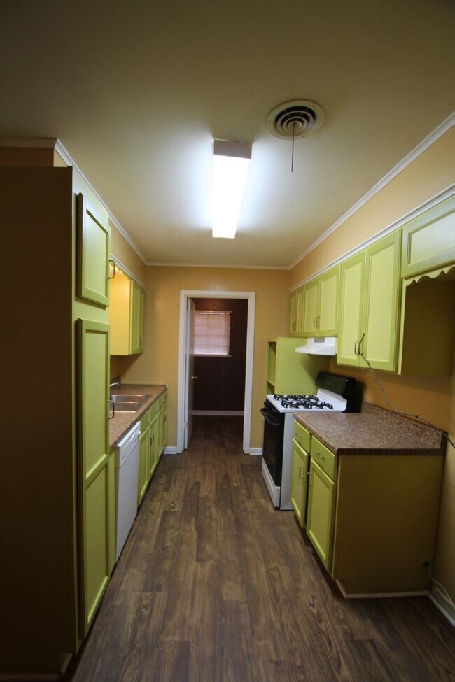 Building Photo - Coming Soon: 4 Bedroom 2 Bath home in Tyler!