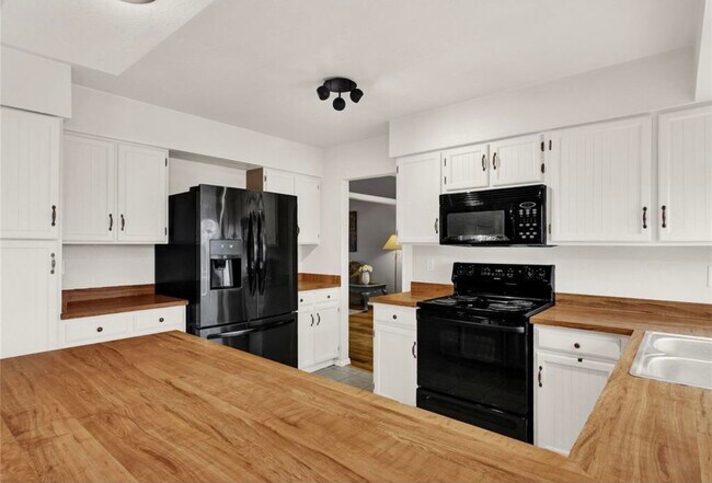 Building Photo - 7650 Conifer Dr