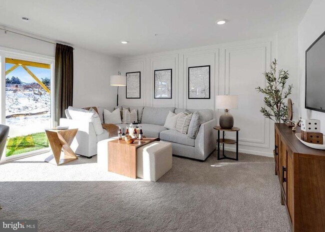 Building Photo - 8214 Alexander Court