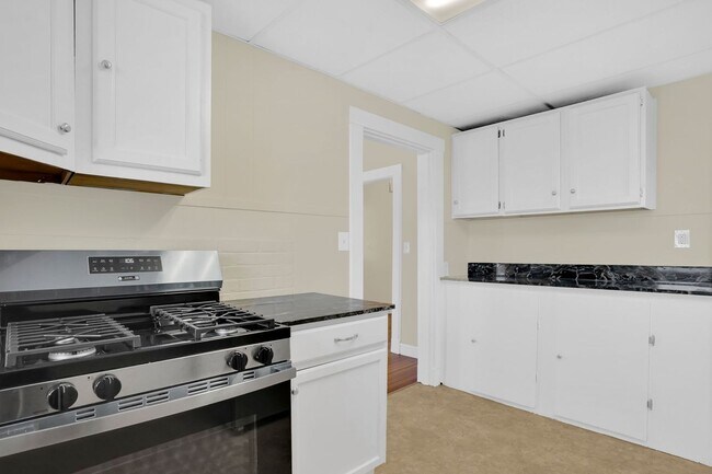 Building Photo - 157-159 Pleasant Street