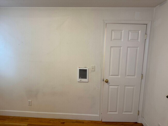 Building Photo - 2 Bedroom Duplex in S. Eugene/Campus Area Eugene