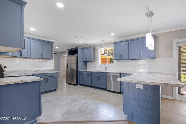 Building Photo - 113 Montgomery Dr