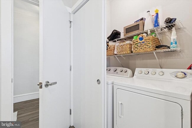 Building Photo - 641 E High St