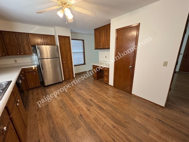 Building Photo - Charming 2 Bedroom, 1.5 Bath Home in Bull Shoals – Corner Lot & Close to Lake Access