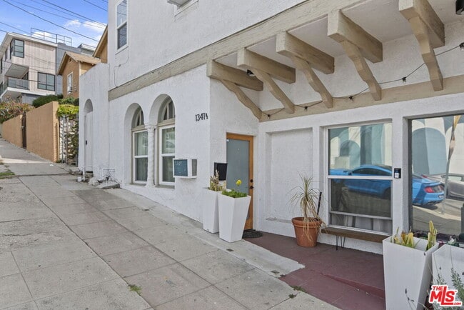 Building Photo - 1341 Lilac Terrace