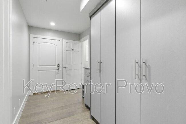 Building Photo - 5069 N River Park Way