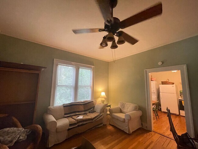 Building Photo - Charming 2BR Duplex in Boulevard – Walk to...
