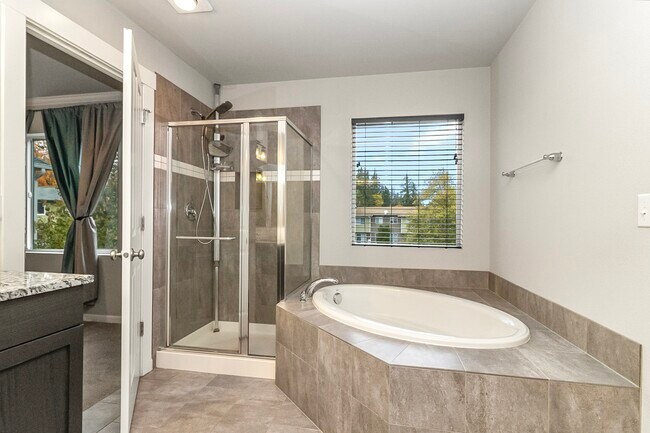 Building Photo - 10213 6th Pl SE