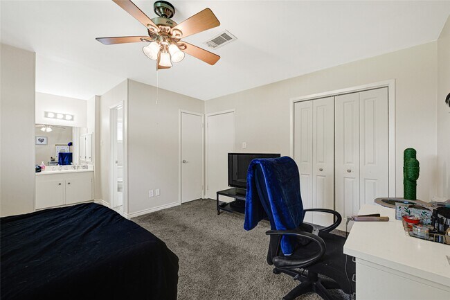 Building Photo - 1109 Frances Dr