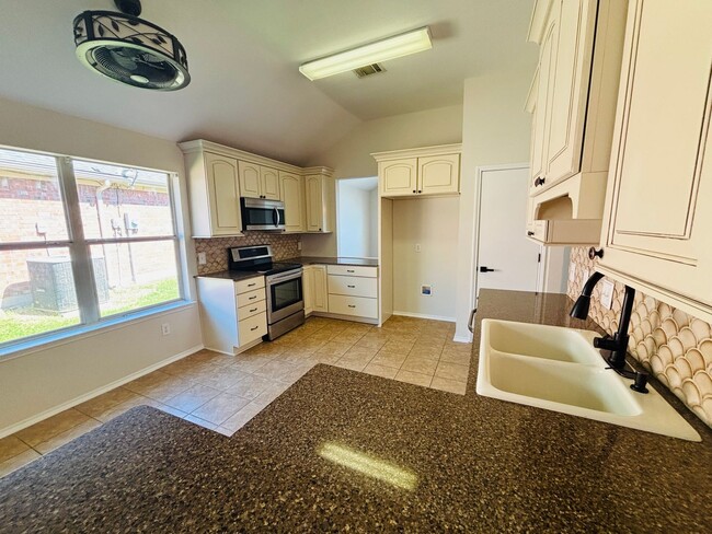 Building Photo - 4 BR/2BA | Updated Single Family Home | 2-Car Garage Parking | Fenced backyard