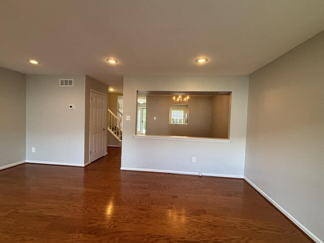 Building Photo - 4666 Louise St Claire Dr