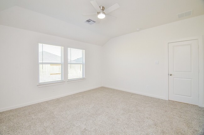 Building Photo - 31134 Royal Acrs Ct