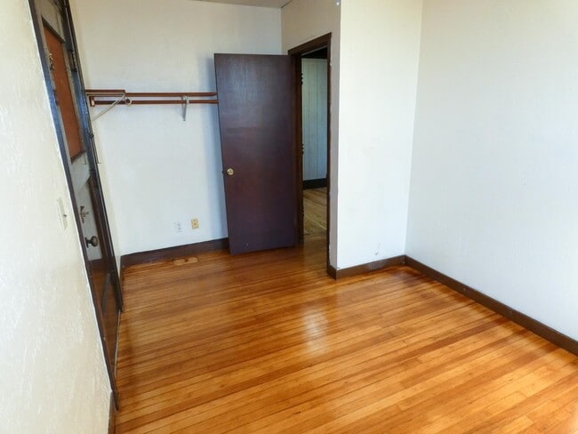 Building Photo - 15 E Main St